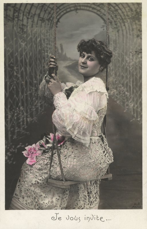 Menina em um balanço de French Photographer