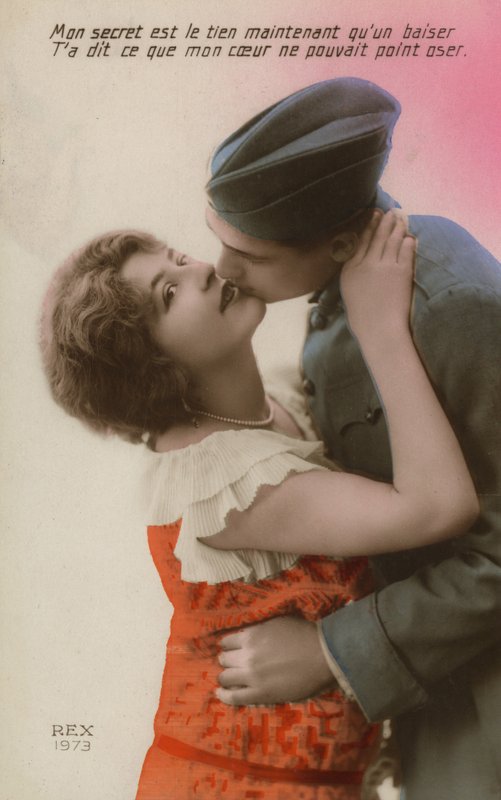 Beijar menina e soldado de French Photographer