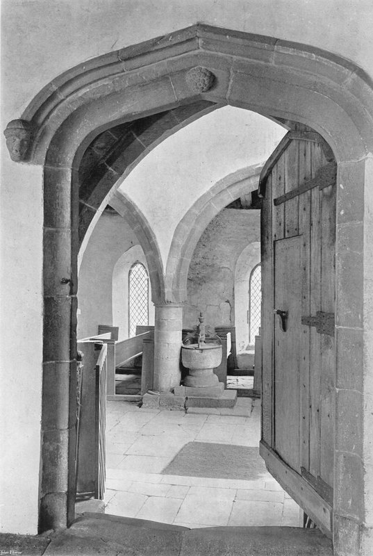A entrada da capela de Charles Latham