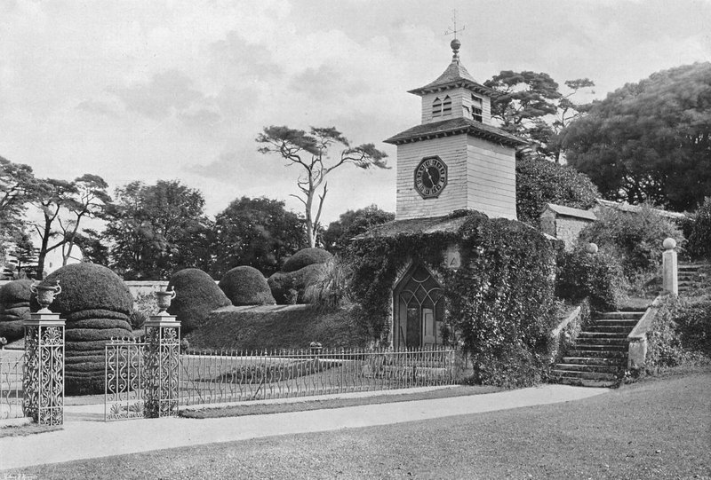 O portão de entrada de Charles Latham