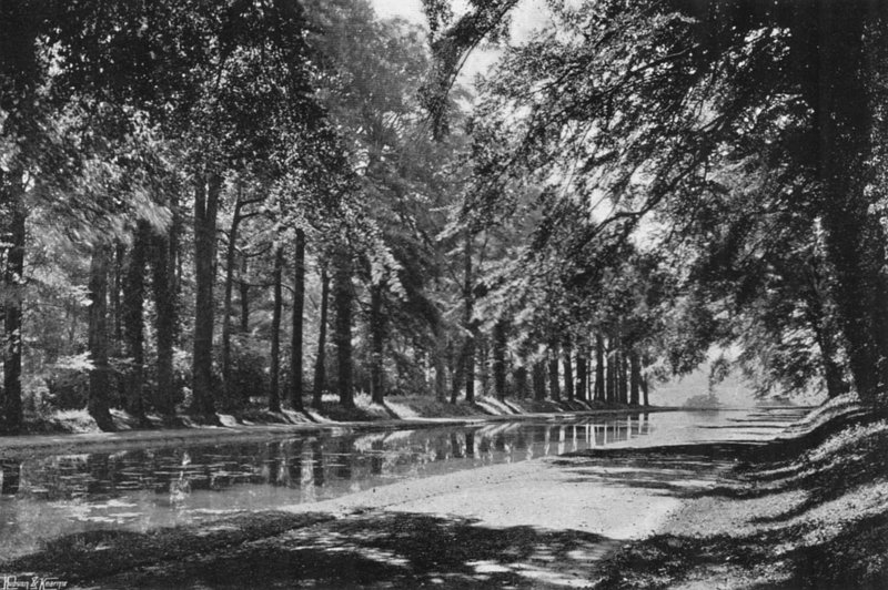 O Lago T (foto a p/b) de Charles Latham