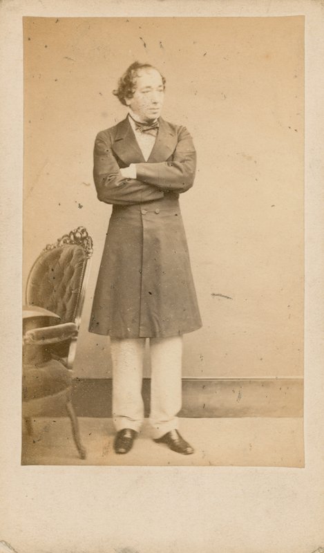 Benjamin Disraeli de English Photographer