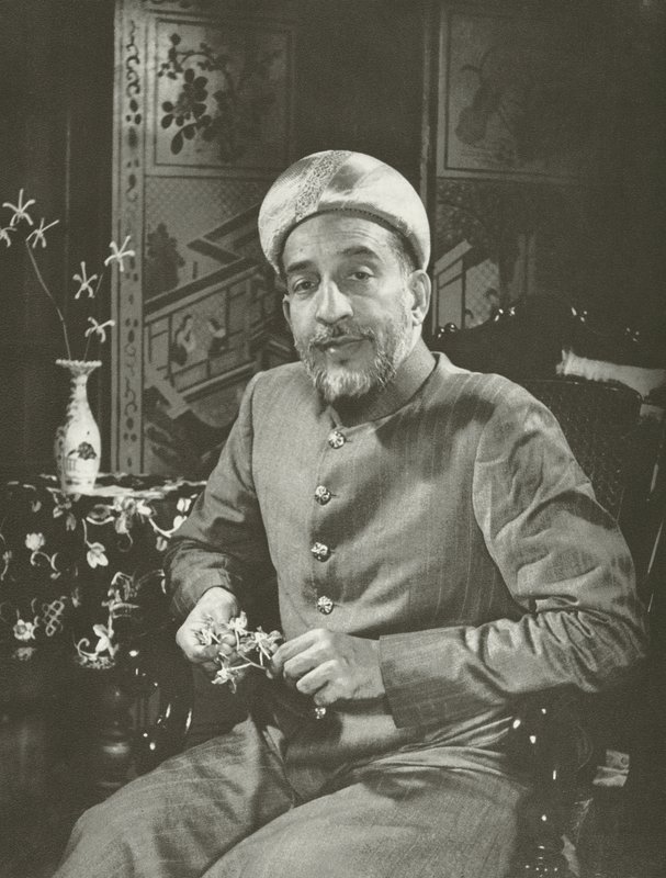 A Mamujee, Esq (foto p/b) de Lionel Wendt