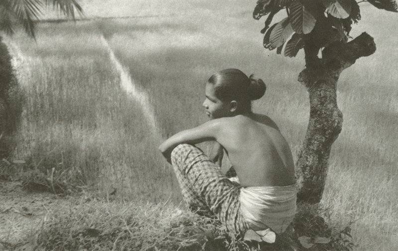 Pelo campo (foto p/b) de Lionel Wendt